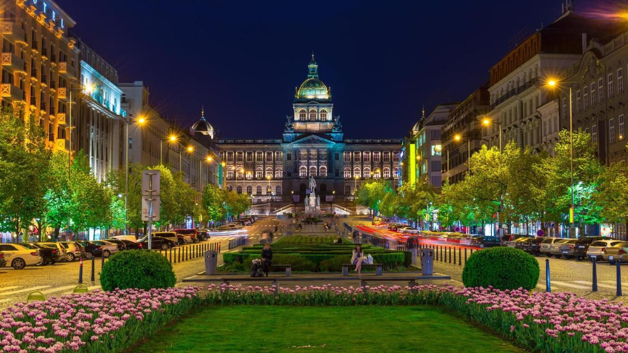 Black Gold Kingdom Apartment Prag
